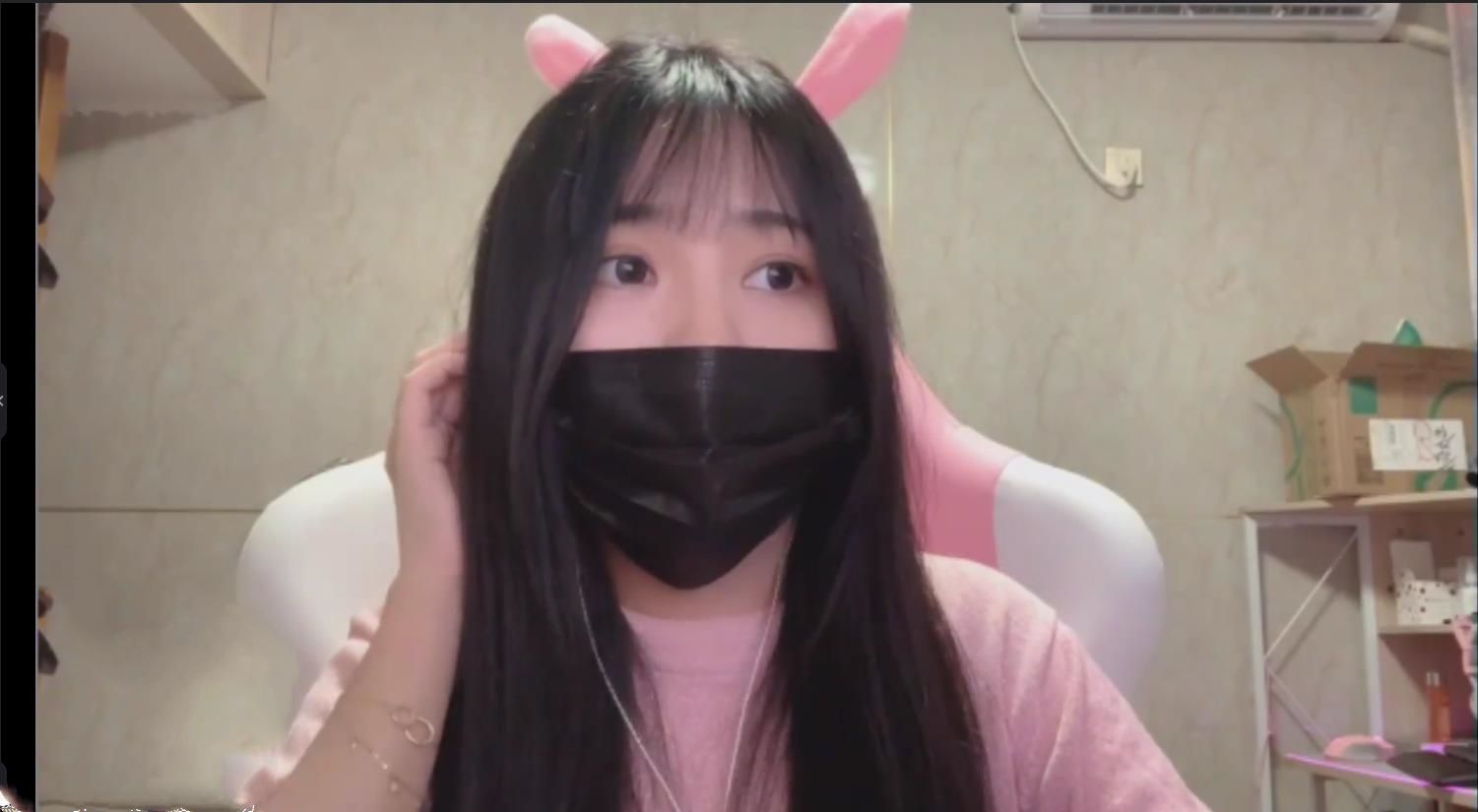 【现场直播】小团团露脸直播，网友怕会翻车，惊喜发现真人“颜值”太高！