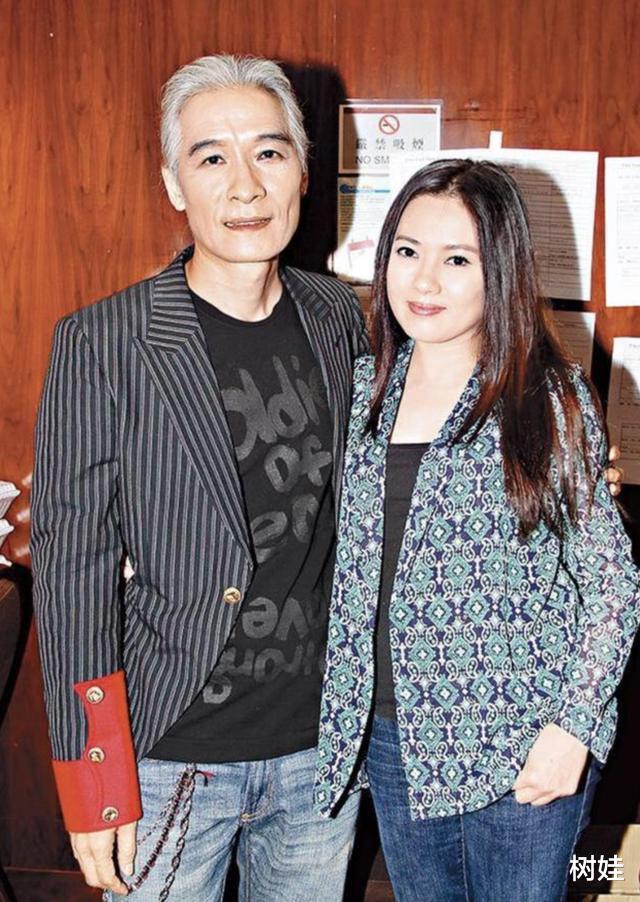 『李丽珍』李丽珍23岁爱女许倚榕晒文艺照气质清纯,颜值颇高摆脱父亲影子