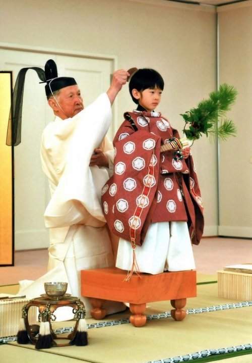 日本14歲悠仁小王子新年首亮相！變得帥氣不再呆萌，就是個子小-圖2