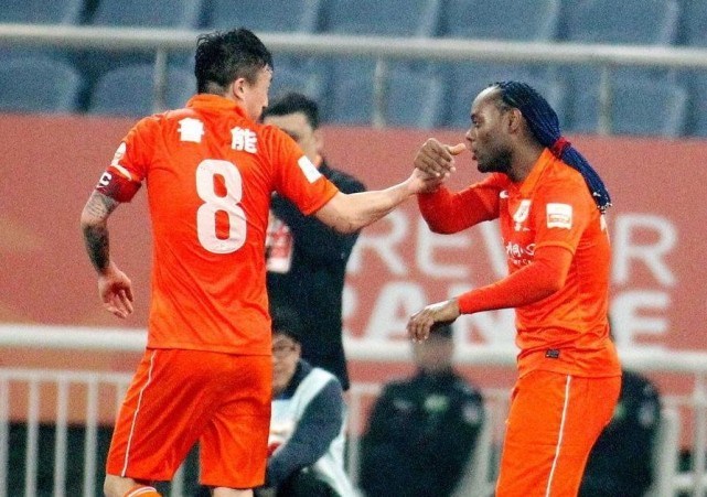 山东鲁能：36岁鲁能旧将沦落中亚联赛！31场19球的他曾吐槽中超：喝着咖啡都能踢