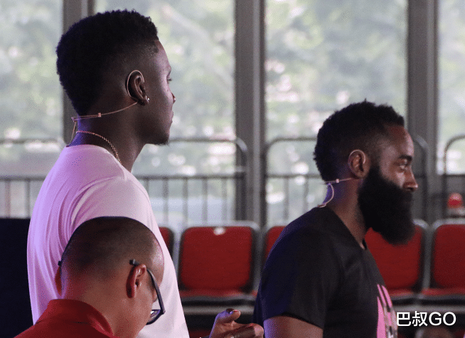 詹姆斯·哈登|13分钟轰12+7，班巴赛后扭头就走，他若去火箭，哈登帮他变全明星