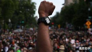 特朗普：惨烈！特朗普到地下掩体“逃命”！193人被杀害，示威者已失控