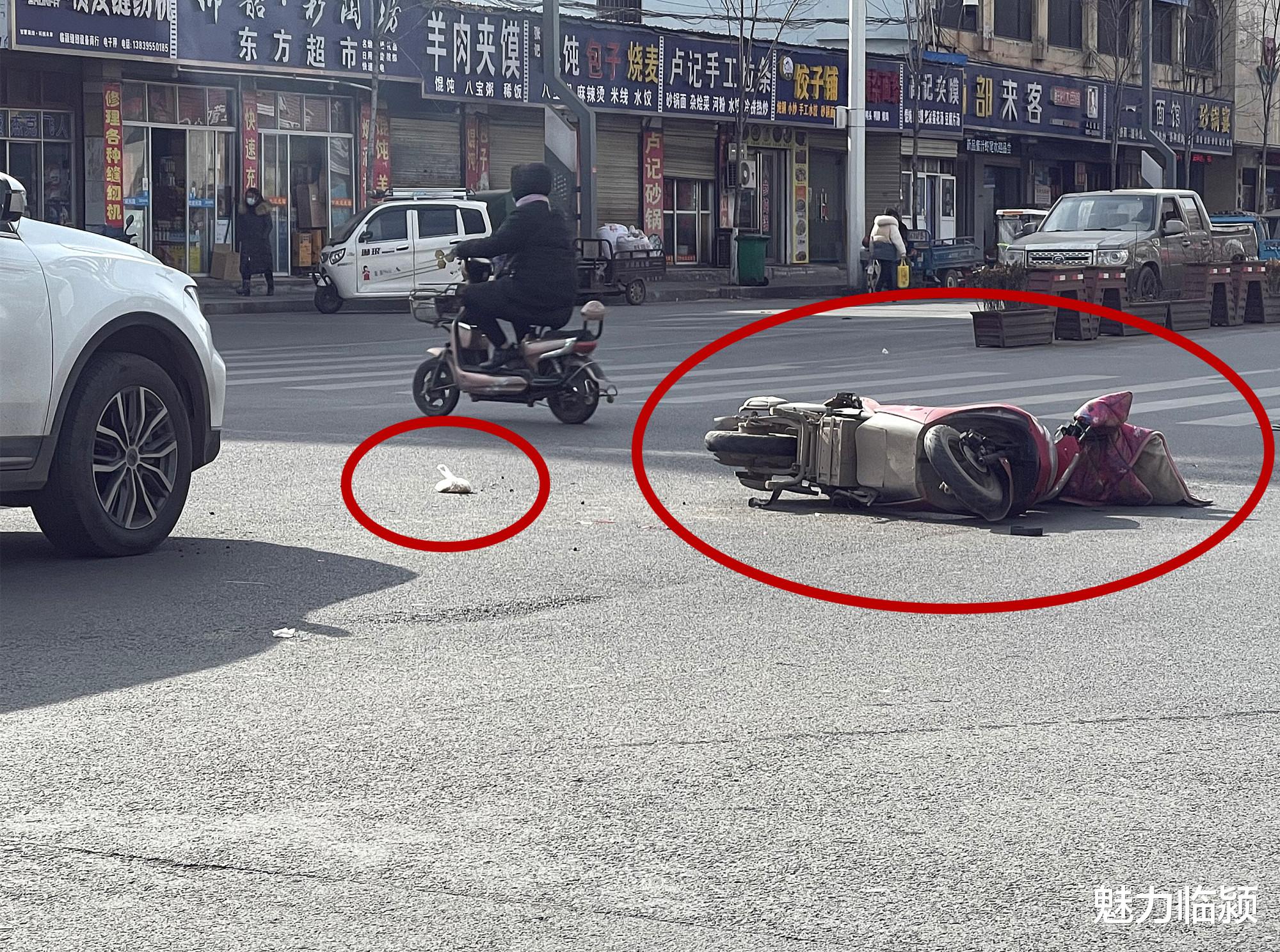 魅力临颍 临颍:人民路与文化路交叉口,一轿车正常行驶,一电动车突然窜出