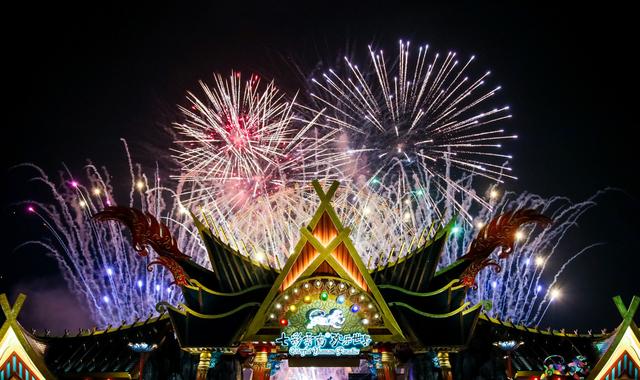 云南|壮观！云南滇池上空500架无人机摆出各种图案，还有烟花篝火