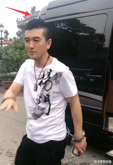 黄圣依|杨子黄圣依从房车上下来,看清内部装饰,贫穷限制了我的想象