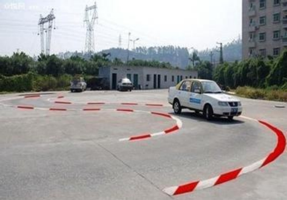 驾照|为何有些人三个月考完驾照，而有些人一年或两年都没有考完？