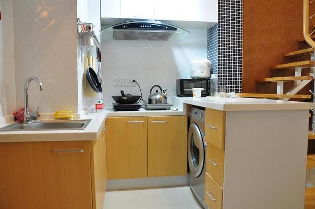 |晒晒我的50㎡小户型婚房,家里就有玻璃栈道,闺蜜来了不敢走