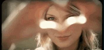 「浓妆」天生带浓妆的女孩，有这4个特征！占1个就很美，第4个可遇不可求～