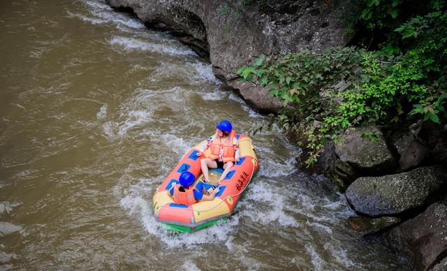 重庆■重庆又一个夏天的避暑胜地，被誉“小九寨沟”，平均气温仅15-20℃