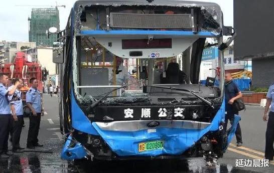 延边晨报|贵州公交坠湖，司机最后动态疑曝光！微笑唱歌：感谢上天最美的安排
