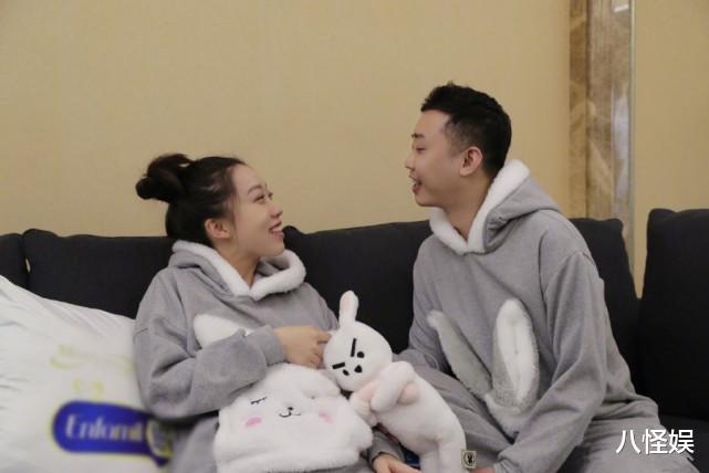 gai|GAI周延与老婆穿兔子情侣睡衣录综艺，全程深情对视，甜炸屏