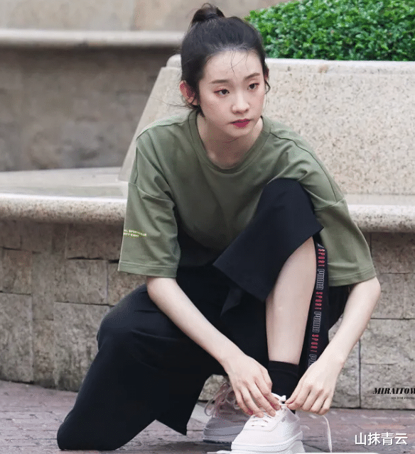 【张艺凡】张艺凡被要求称体重，看到她的“芭蕾脚”后，网友：再也不羡慕了