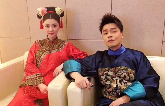 沈涛▲《王牌对王牌》沈涛结婚高清照曝光，甜蜜接吻，新娘朵朵不是费费