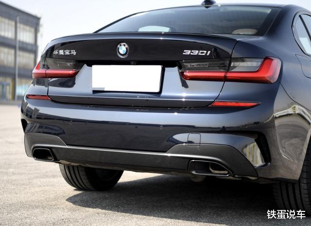 【丰田凯美瑞】宝马3系330iM运动曜夜套装,车上的中国特供配置,令国外车友羡慕