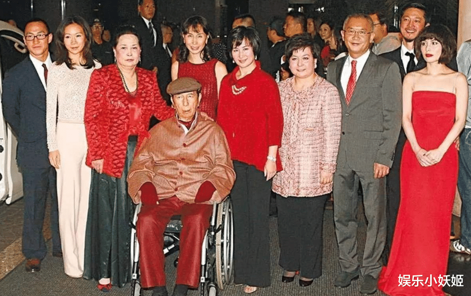 赌王@何超琼主持媒体见面会，讣告四房太太称谓高下立现、子孙名单大有深意！