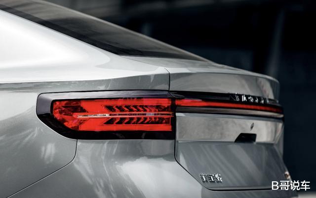 宝骏■\别看朗逸了\!这车不足6万,车长4米65+轿跑外观+豪华内饰!