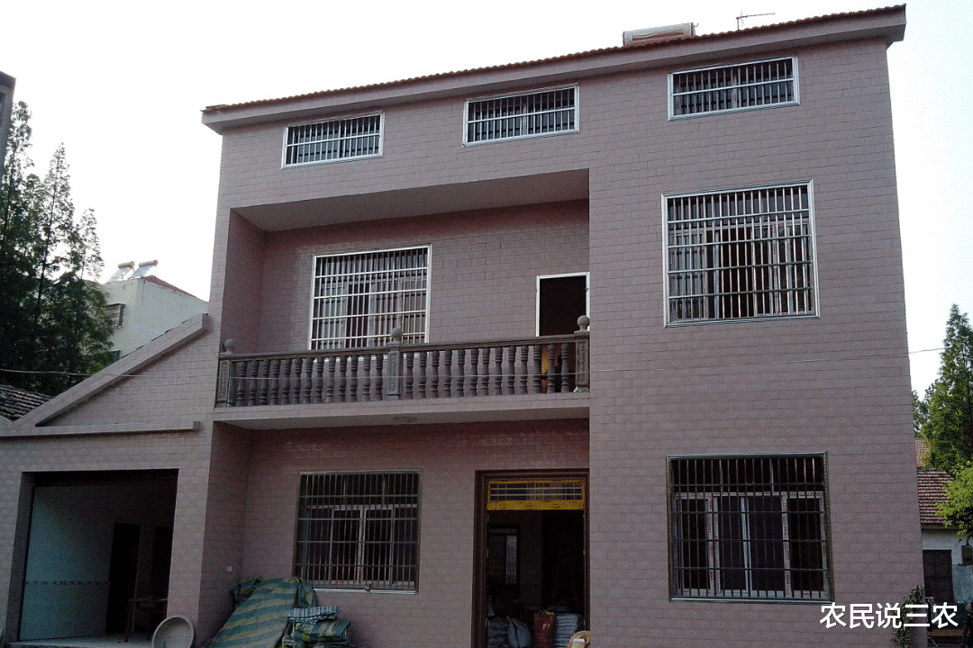 瓦工|现在农村建房子瓷砖的用量越来越小了，为啥呢？