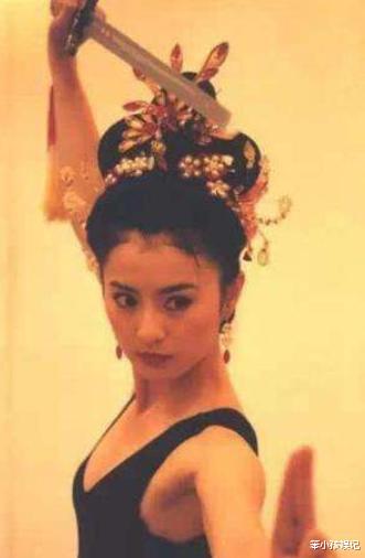 李赛凤|“女成龙”李赛凤：婚内出轨小22岁干儿子被丈夫抓包，今成这样