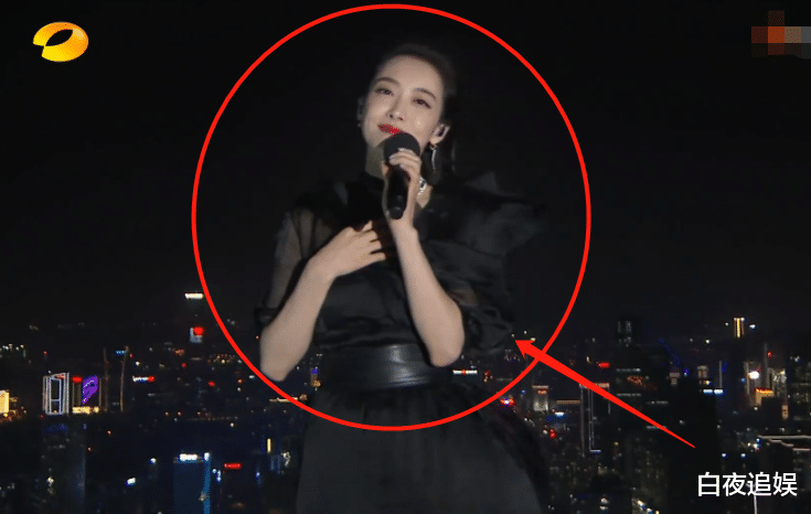 『宋茜』宋茜五四晚会失去10级美颜,摄影师直接怼脸拍,33岁状态很明显