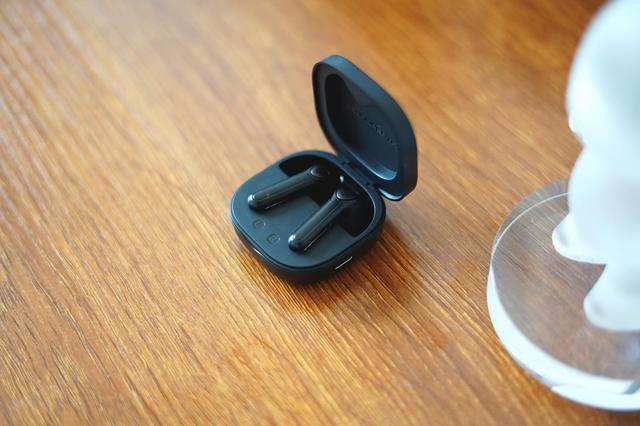 |泥炭TrueAir2半入耳全面提升 带来最具性价比高配TWS