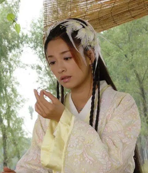 张庭|50岁张庭百亿身价，直播到凌晨3点：成年人的世界，没有容易二字