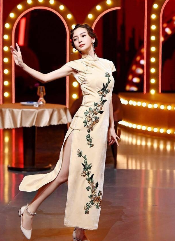 「Angelababy」baby的腰不是腰，夺命三郎的弯刀，被男伴托起的那刻，我酸了