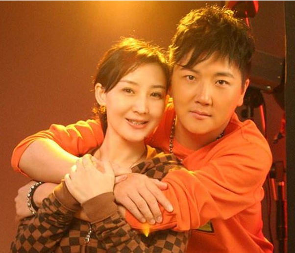 11年前,孙楠为娶潘蔚与买红妹离婚,如今前妻的"报复"太解恨