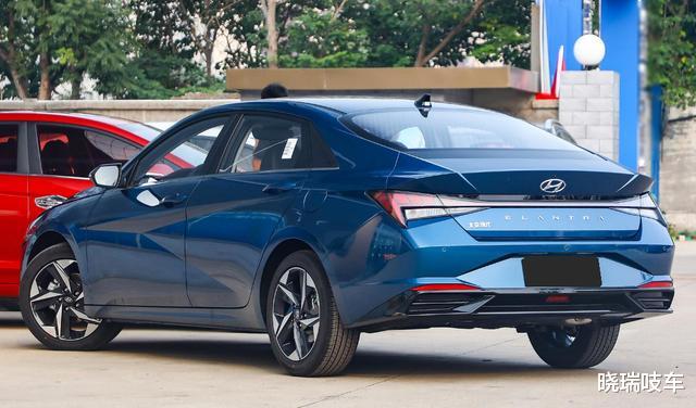 现代伊兰特|全新伊兰特，若买自吸版本就上尊贵版，入门车型不推荐