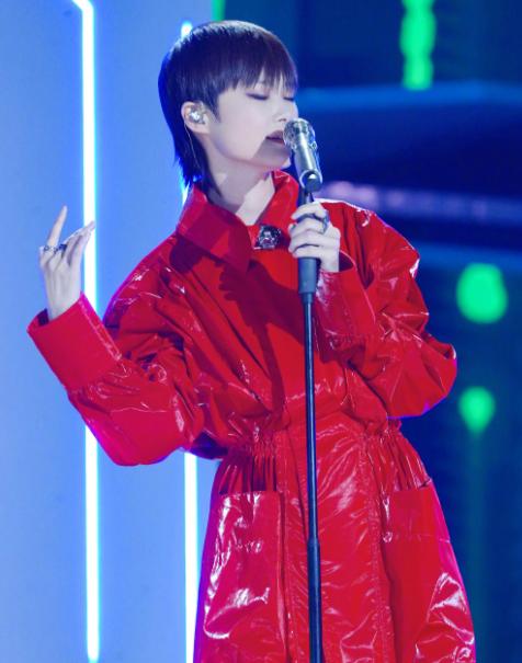 李宇春|李宇春又现强迫症操作,微博连改11次,只为对齐两行歌词