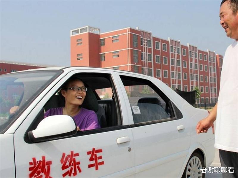 教练|一次性考过科目三的都是什么人？教练：这4个特征，比“天才”还管用！