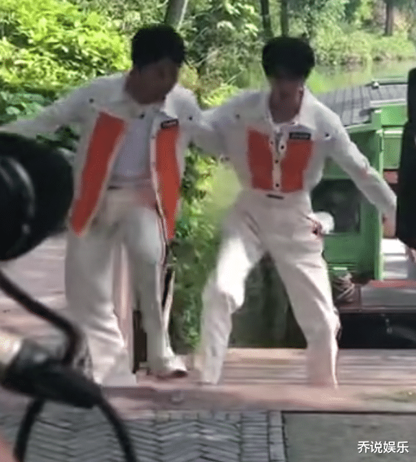 郭麒麟▲奔跑吧：郭麒麟被蔡徐坤“搂着”出游有多闹心？保镖：看着心慌