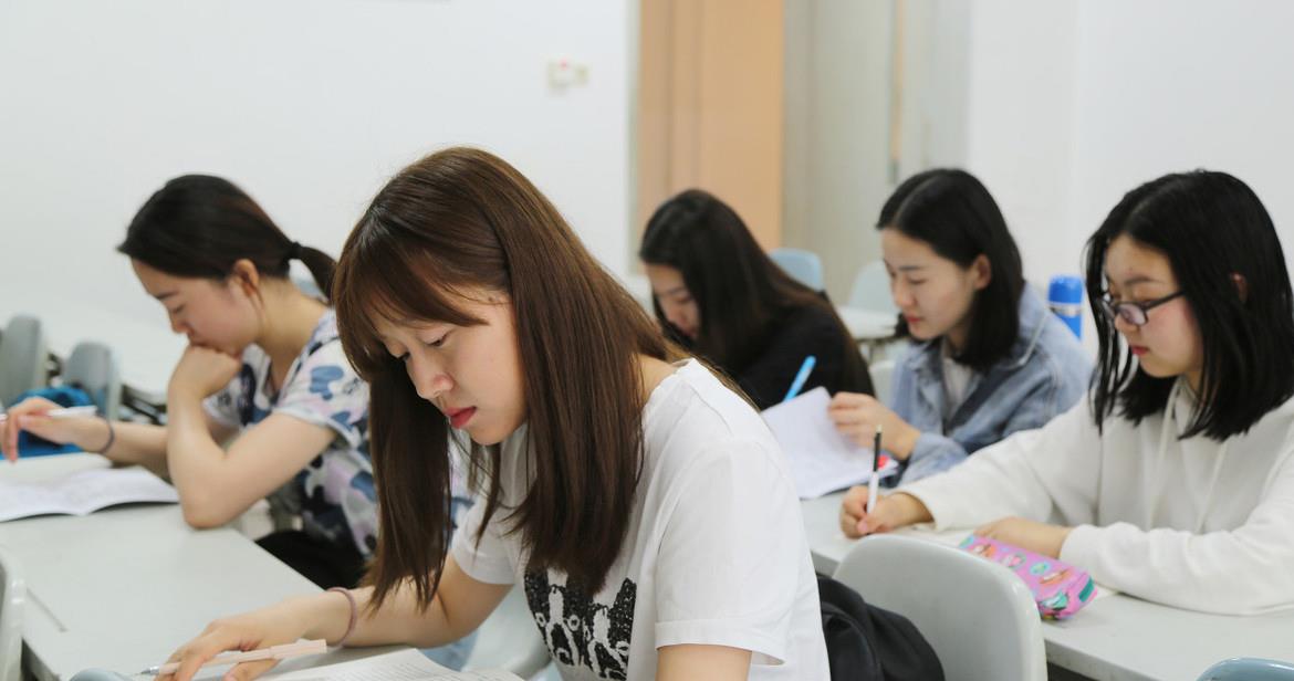 #考研#这4个专业本科就业率低，考研后“身价”翻倍，毕业生月薪上万