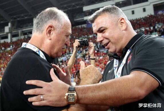 江苏苏宁：群龙无首？苏宁主帅外援竟无一人归队，处境艰难或请名宿出山主政