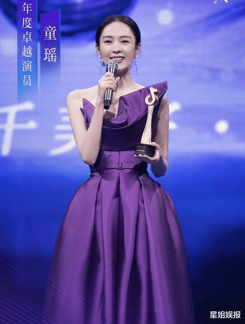 王一博|肖战王一博出席同场活动!礼服还撞了同个品牌,官博却只认领一人