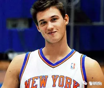 尼克斯队▲当年把别人蝼蚁一样甩掉，如今要亿元顶薪求他回来实在骚了