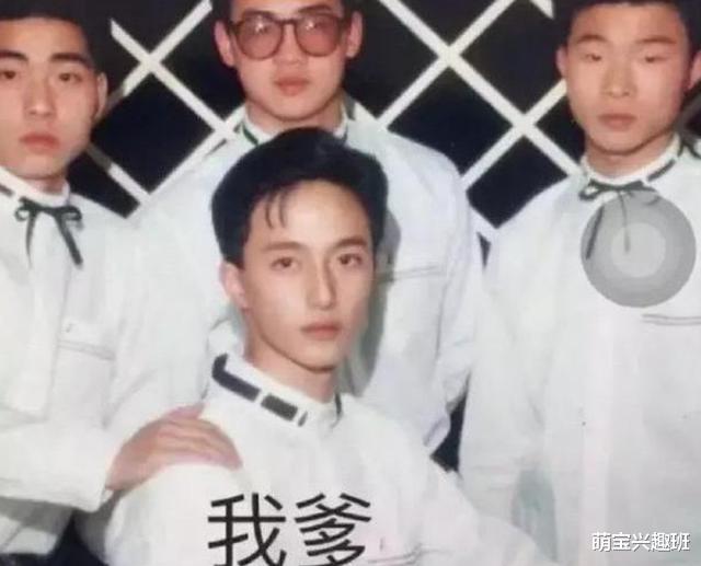 「老照片」“爸，你当年看上我妈啥了？”网友晒父母老照片，差距大惹热议