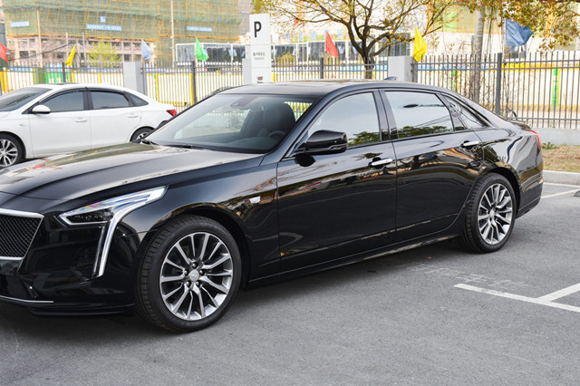 『奥迪A6L』奥迪A6L又一“劲敌”！长超5米2，29.97万起售，还带空气独悬