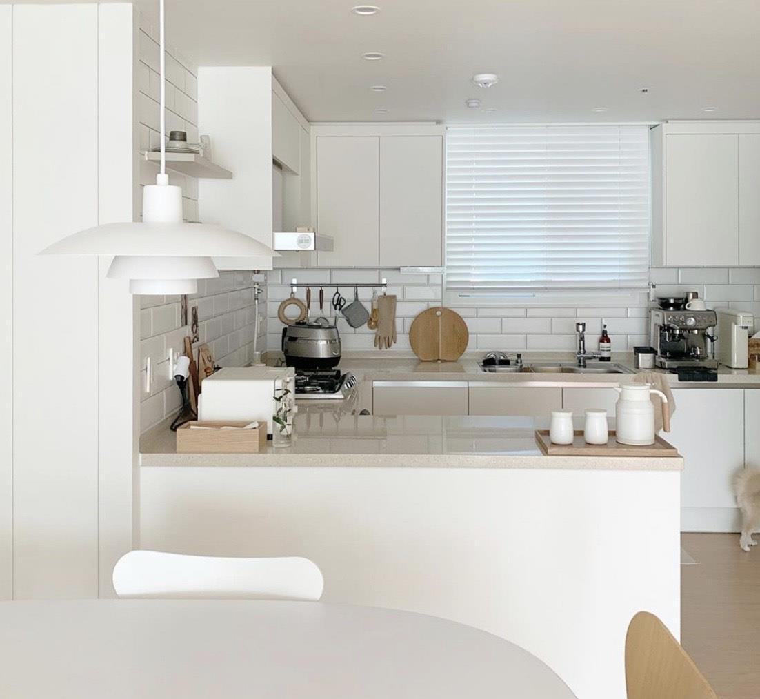 |78㎡！一屋一狗一人独居！她把家布置得简单唯美，一个人住太舒服