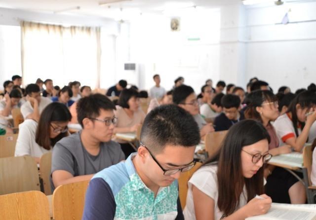 高考|毕业3年之后，平均月收入偏低的10大专业，你的专业选对了吗？