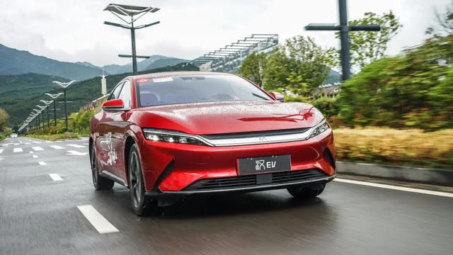 比亚迪汉|3.9秒破百!比亚迪汉不仅仅是堆料那么简单,细节太讲究,极精致