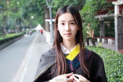 「陈都灵」陈都灵高中毕业照曝光，灵气满满很清纯，侧脸照撞脸刘亦菲