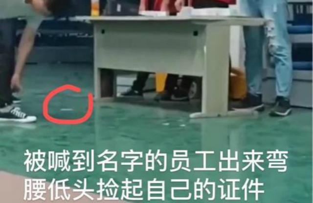 冰川思想库|苹果代工厂乱扔员工证件，有人卑微弯腰拾起！这届年轻人服软了？