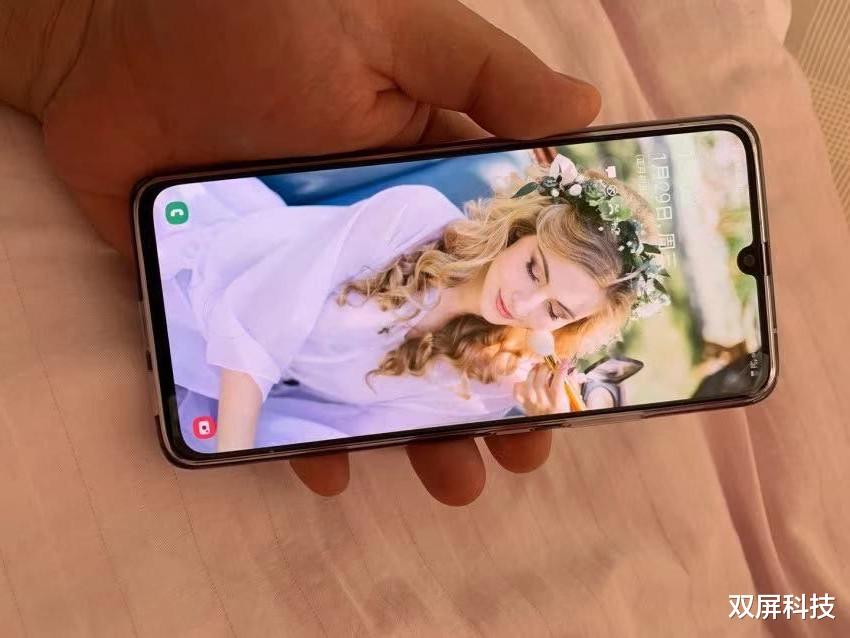 5G：从4499跌至2899，三星5G+4500mAh，网友：终于等到了