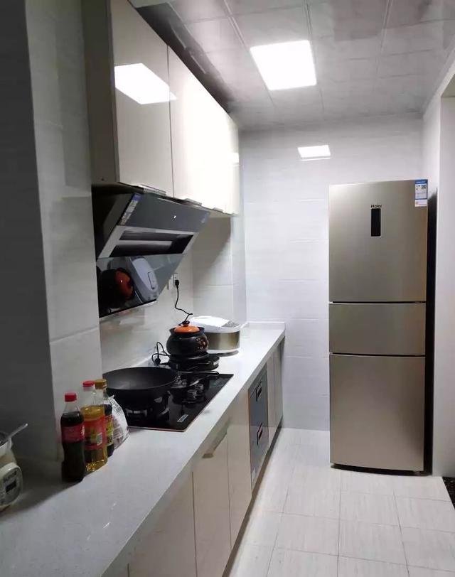 ##95㎡婚房装修花了18万!石膏线做电视墙,省钱还特漂亮