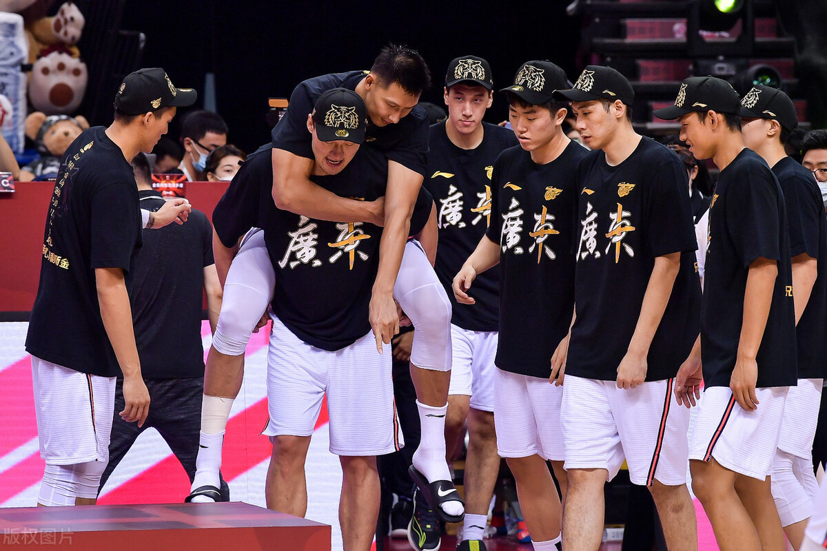 广东男篮|开骂了！辽宁不敌广东后，球队主将怒喷管理层，辽宁全崩了！