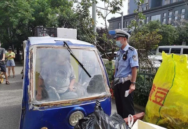 西安|双休日，街上全是交警，他们在干嘛？