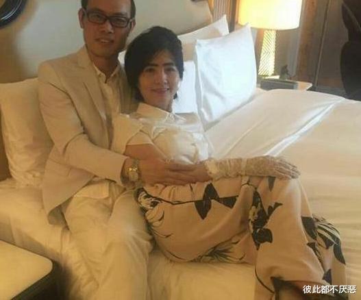 非诚勿扰|非诚勿扰51岁阿姨被34岁小伙抱走，5年过去，两人分道扬镳