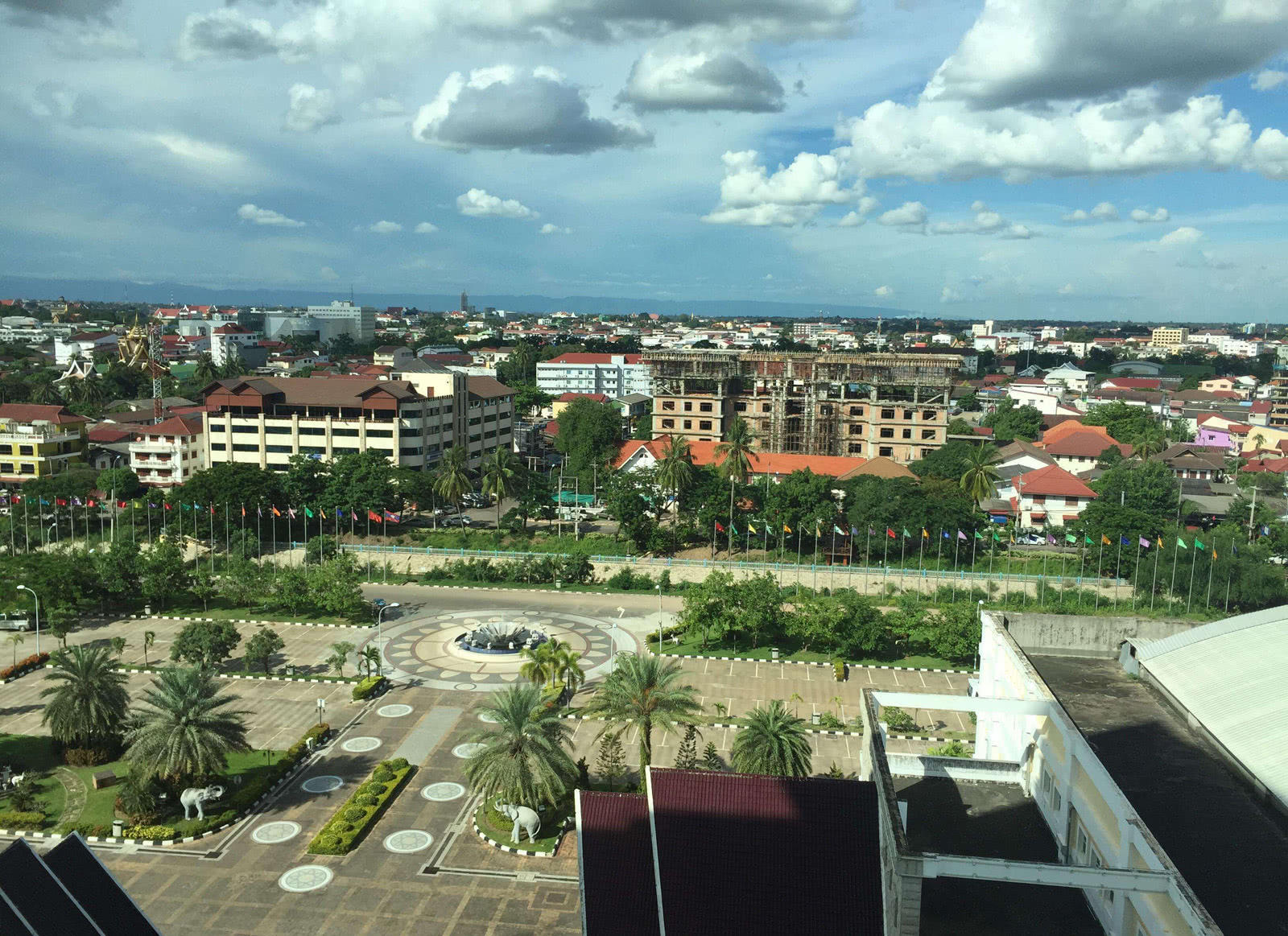 『西藏』中国的“好邻居”,全年GDP比西藏少近3百亿,人口比西藏多近2倍!