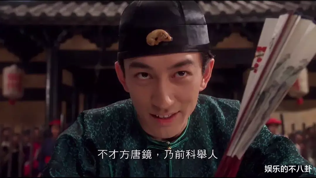 『吴启华』他不戴眼镜是反派，戴上眼镜人人爱，今为了女儿只能演烂片！