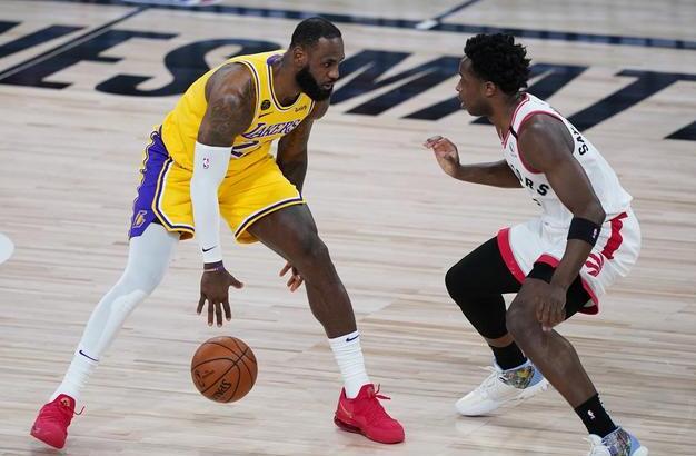 猛龙队|被猛龙打服？詹姆斯赛后感慨：他们上赛季夺冠并非只靠小卡一人